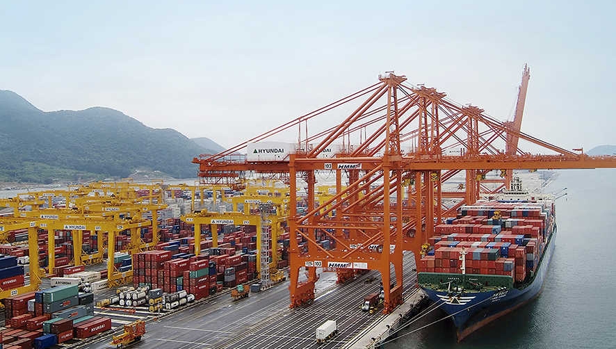 Para el actual ejercicio 2018, HMM espera alcanzar un volumen de unos 2 millones de TEUs en el Puerto de Busan.