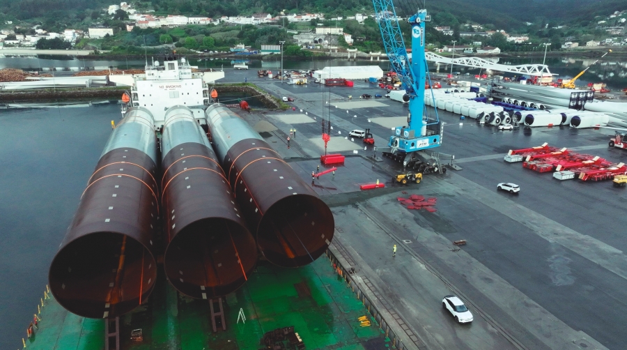 La operación, que se desarrollará de mayo a julio, consiste en la descarga sucesiva de diez piezas trasladadas en tres buques, y su carga secuencial en cuatro embarques para la isla de Ronne, en Dinamarca.