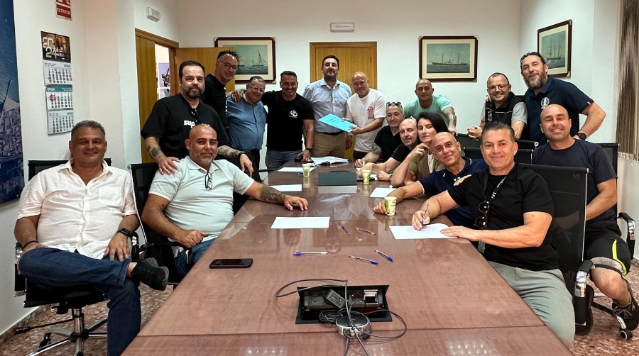 Representantes del Comité de Empresa y del Centro Portuario de Empleo tras la firma del nuevo Convenio Colectivo.