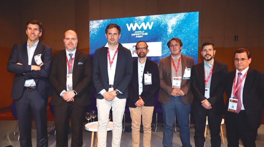 De izquierda a derecha Javier Erice (IDOM Consulting), Karno Tenovuo (Awake.AI); Borja Rapado (Terminal Marítima de Petronor); Vicente Segura (Telefónica Tech; Óscar Pernia (NextPortAI); José Díaz (AP de Bilbao); Jose Ramon Iribarren (Siport21). Foto J.P.