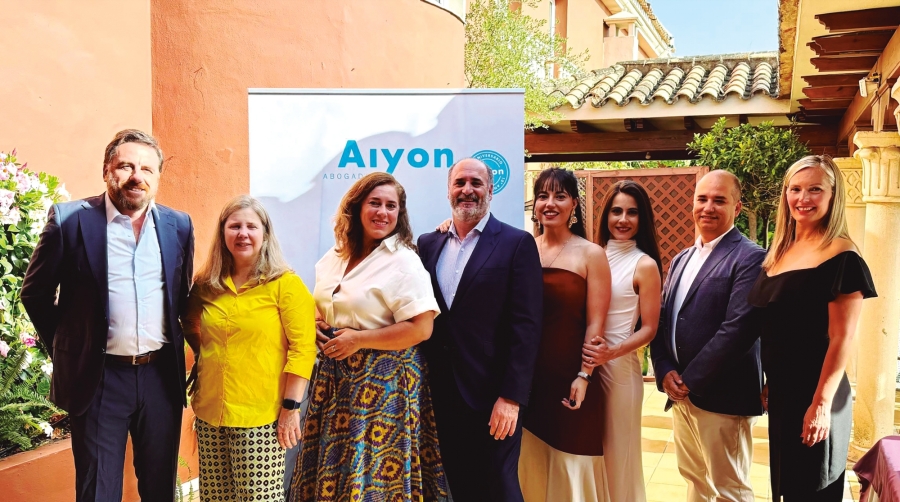 Desde la izquierda: Enrique Ortiz (Cádiz), Verónica Meana (Madrid), Zuberoa Elorriaga (Bilbao), Mikel Garteiz-goxeaskoa (Bilbao), Irantzu Sedano (Bilbao), Laura Cabello (Algeciras), José Antonio Domínguez (Algeciras) y Mirka Matulova.