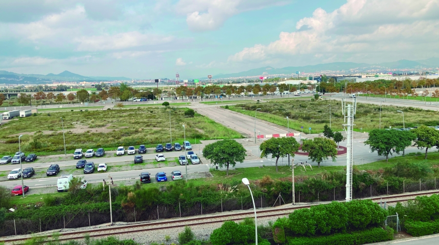 La extensión de la parcela es de 49.783 metros cuadrados y 32.200 metros cuadrados de superficie máxima edificable.